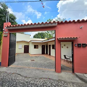 casa-nazareno.guatemalaantiguahotels.com/