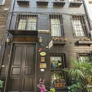 naz-wooden-house-inn.istanbul-turkeyhotels.com/